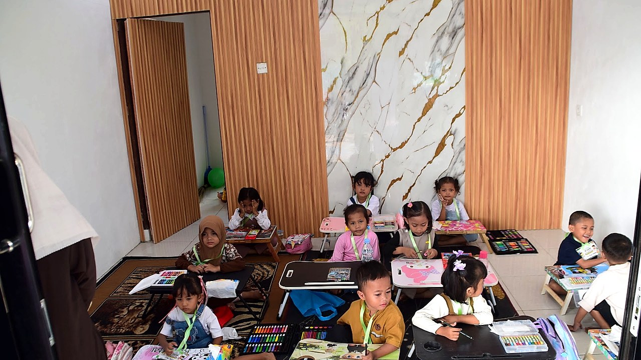 Keceriaan Anak Usia Dini KBIT Belajar Sambil Bermain